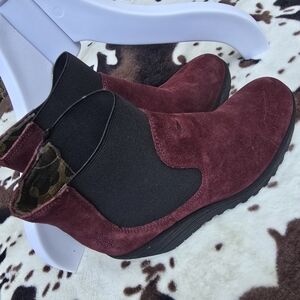 FLY LONDON Women's Burgundy Suede Ankle Boots